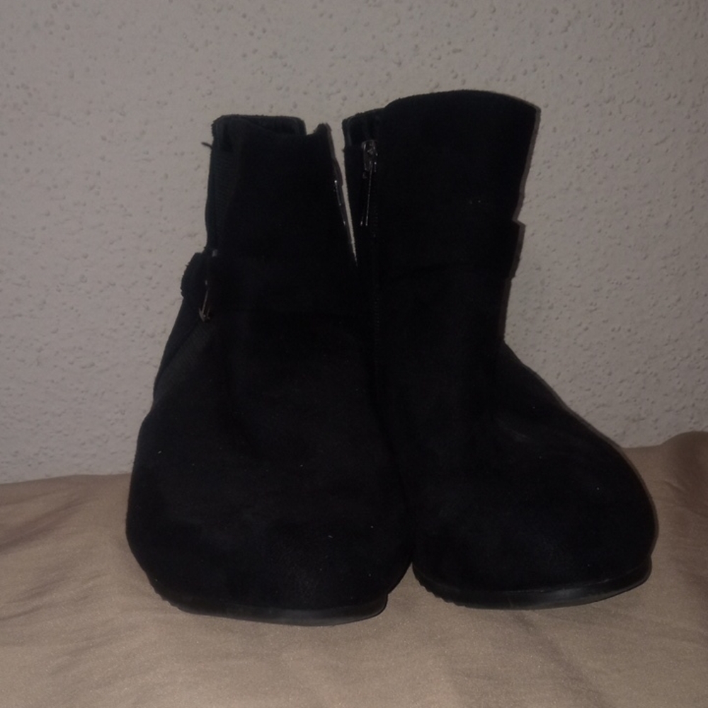 Avenue Black Ankle Boots